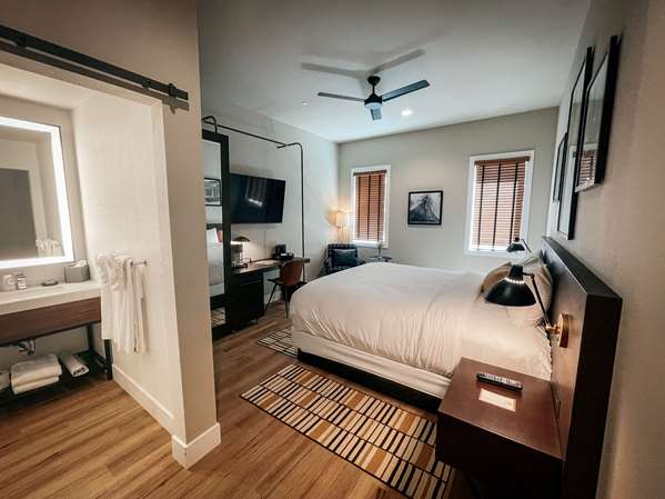  - Gateway Hotel & Golf Bungalows Copperopolis