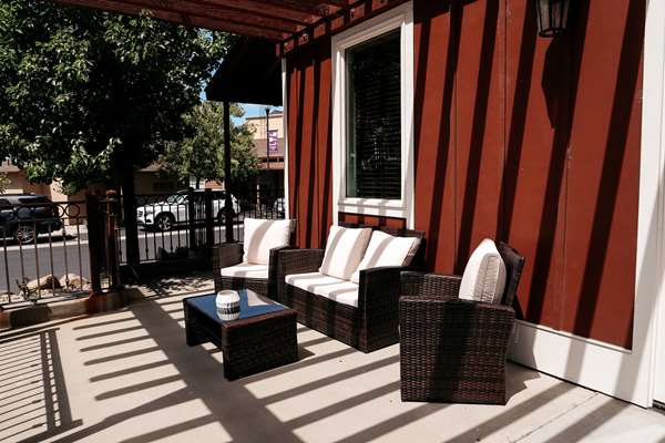 Suite - Gateway Hotel & Golf Bungalows Copperopolis