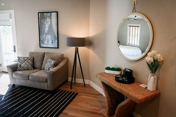 Suite - Gateway Hotel & Golf Bungalows Copperopolis