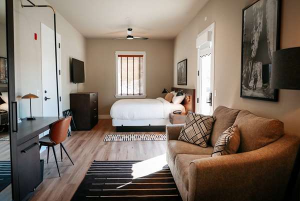  - Gateway Hotel & Golf Bungalows Copperopolis