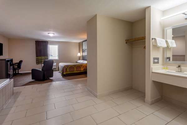 Suite - Super 8 Hotel Missouri Valley - I-29, Exit 75