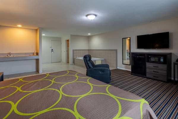 Suite - Super 8 Hotel Missouri Valley - I-29, Exit 75