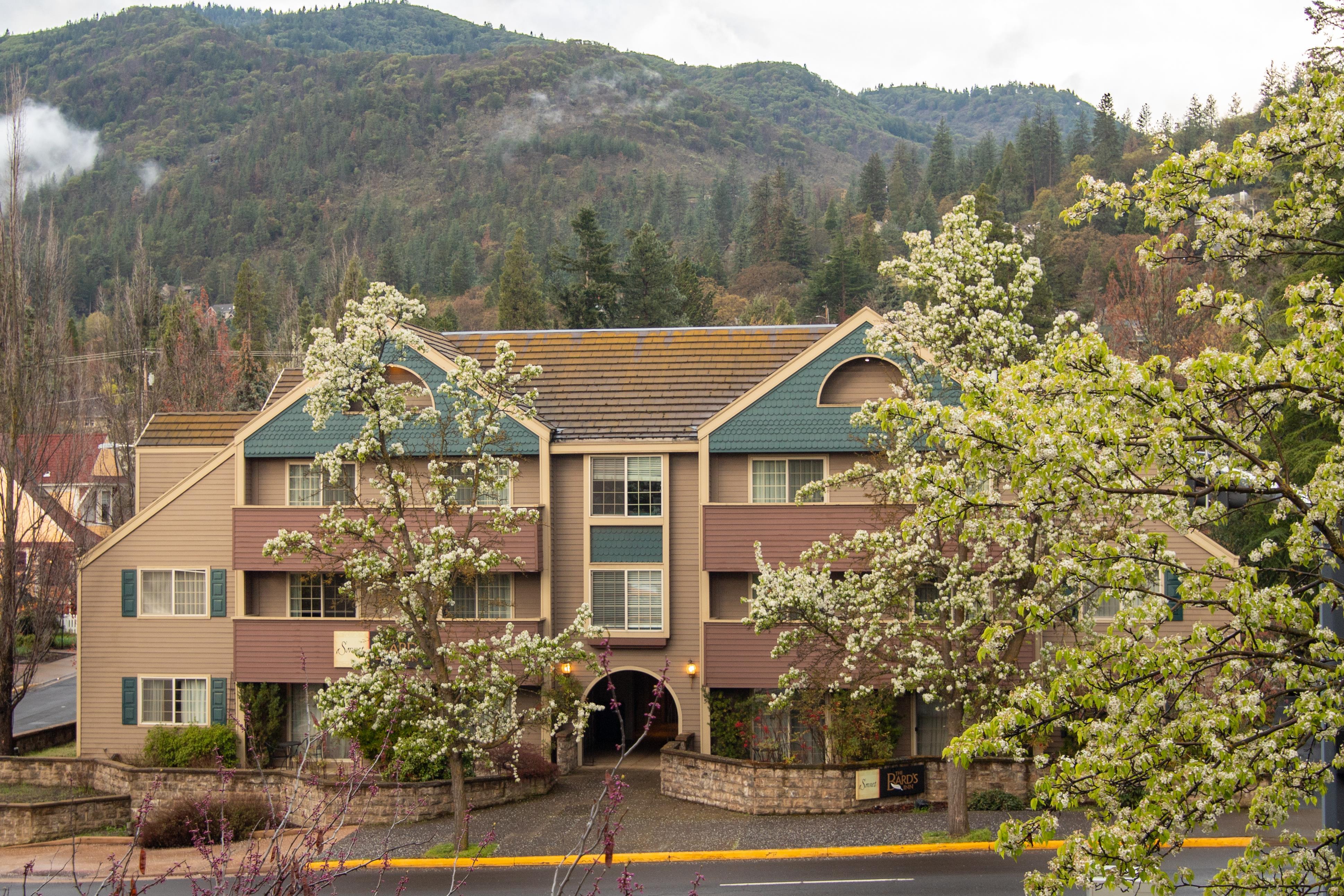 Bards Sonnet Exterior | The Bard's Inn, BW Signature Collection by Best Western