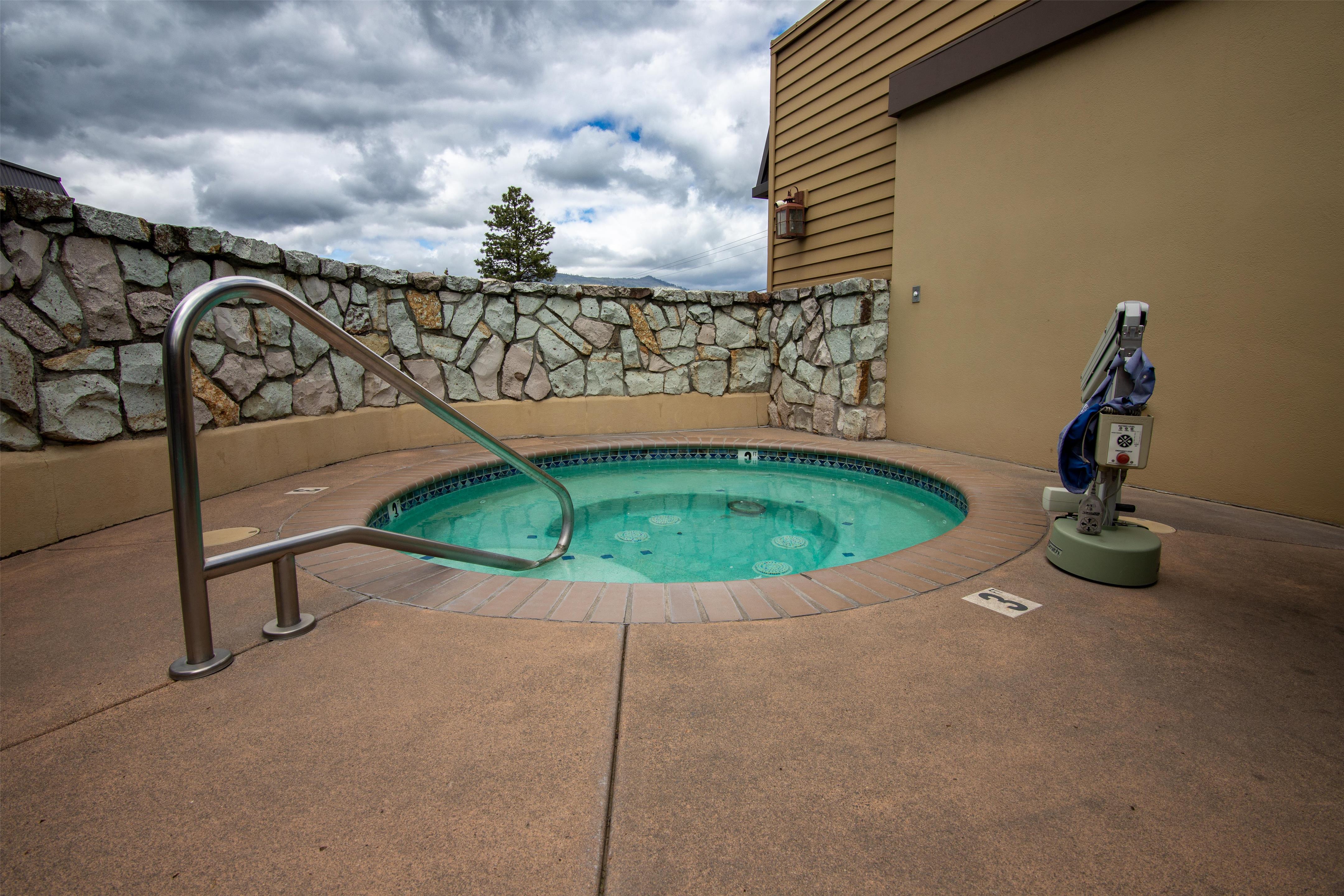 Hot Tub | The Bard's Inn, BW Signature Collection by Best Western