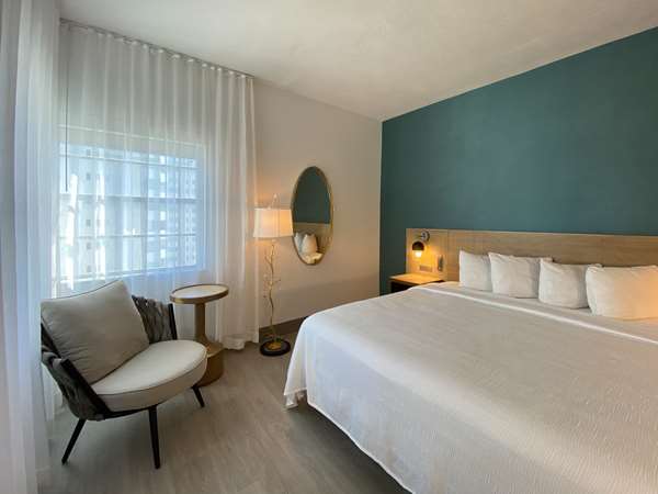  - Marseilles Beachfront Hotel Miami Beach
