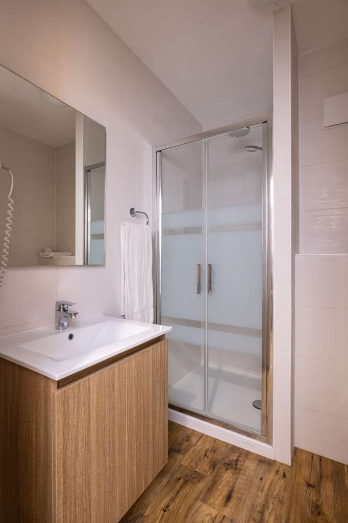OG BOUTIQUE KASTELBERG OBERNAI-guestroom-Guest Room,Guest Room Amenity,On-Site.jpg