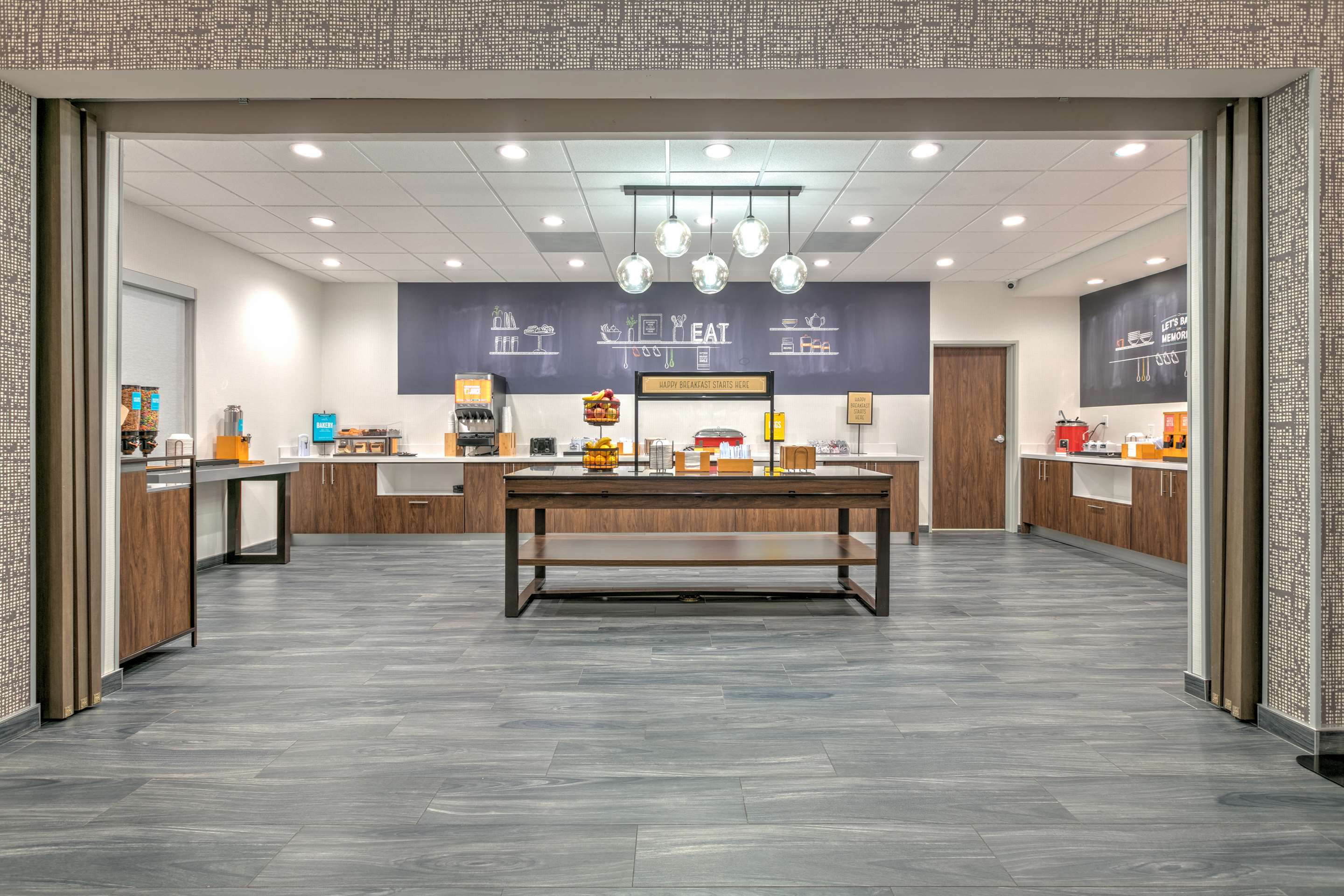 Breakfast Area | Hampton Inn & Suites Port Lavaca, Tx