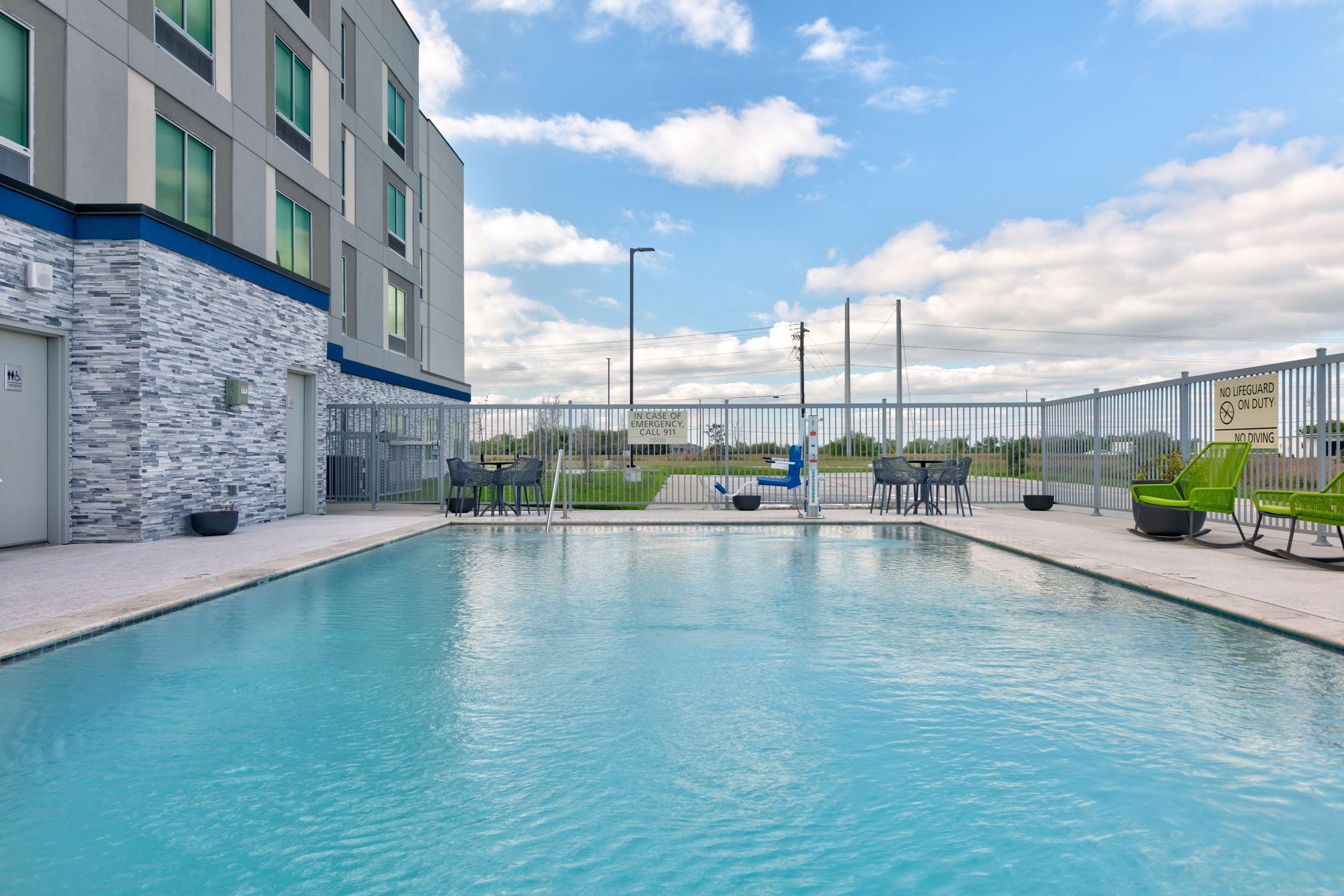 Pool | Hampton Inn & Suites Port Lavaca, Tx