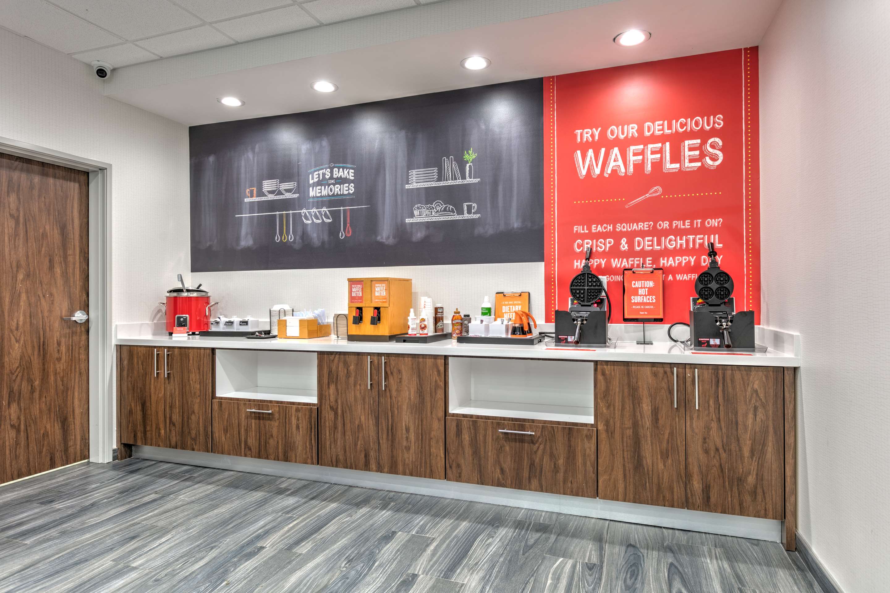 Breakfast Area | Hampton Inn & Suites Port Lavaca, Tx