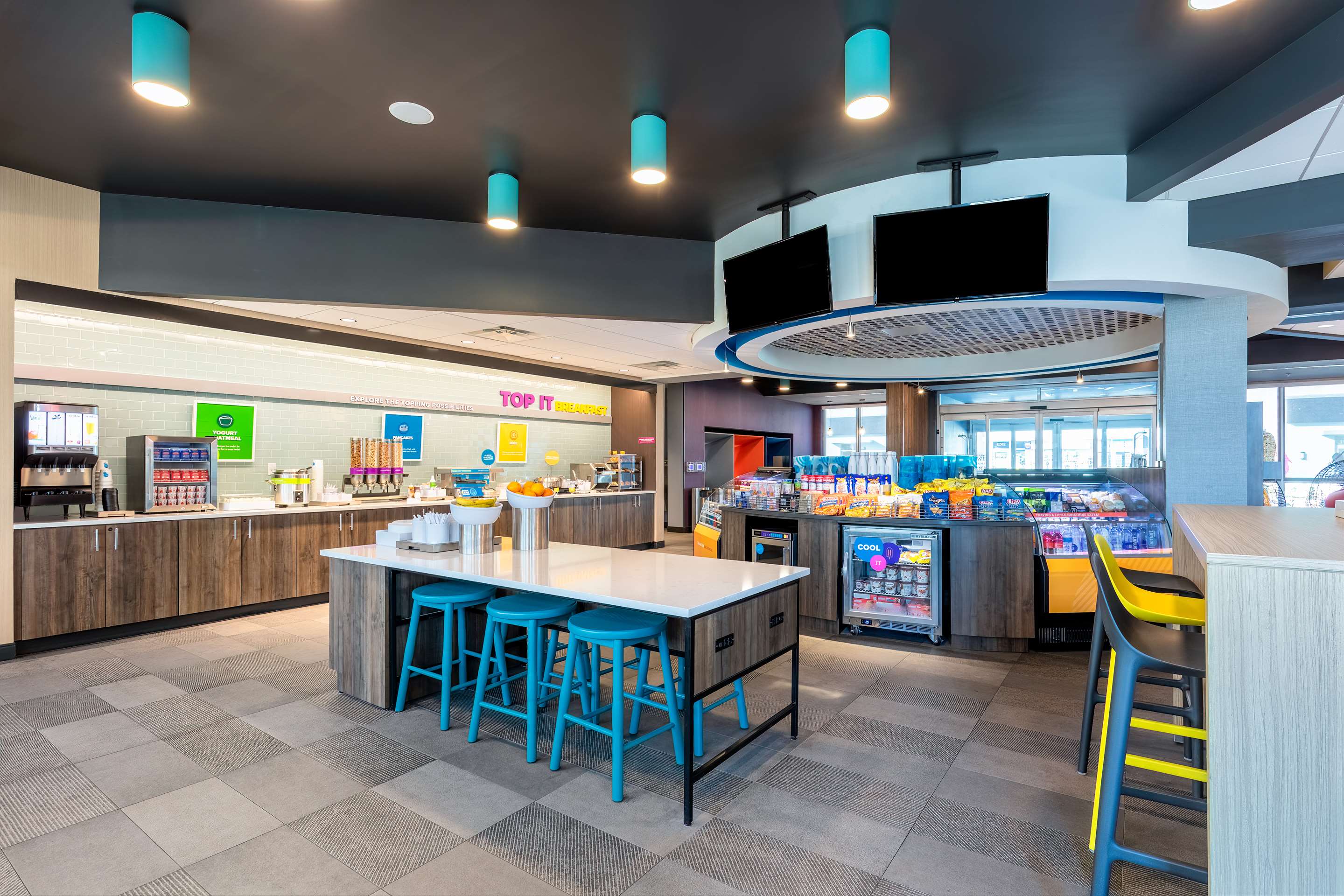Breakfast Area | Tru by Hilton Port St. Lucie Tradition