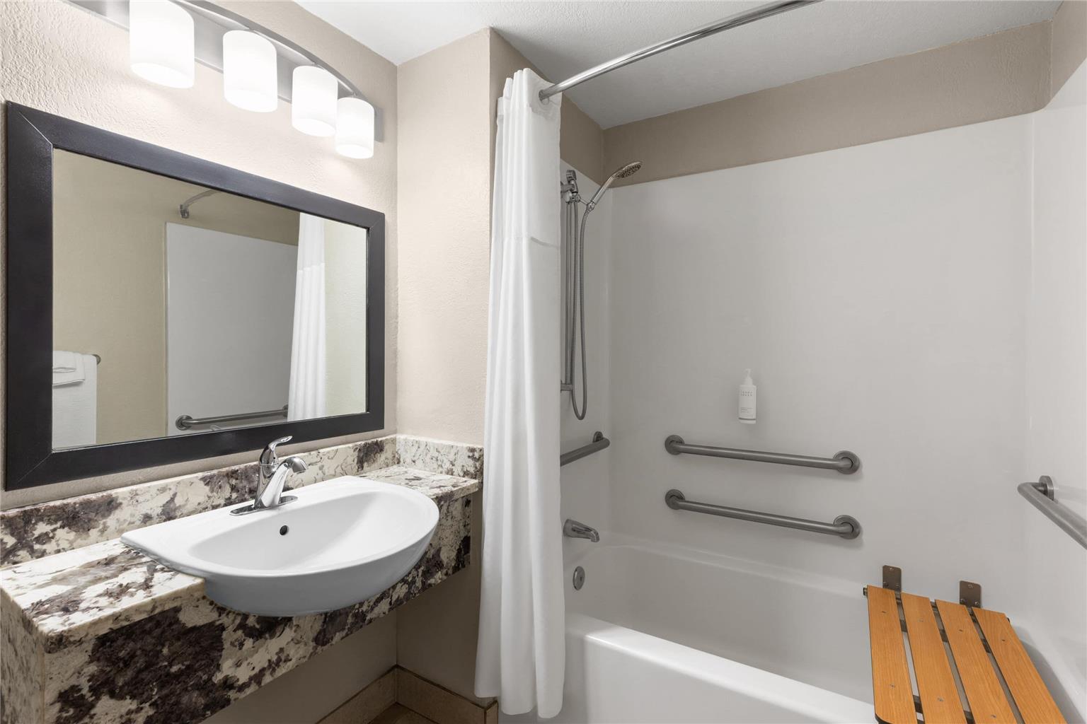 Days Inn by Wyndham Charleston E