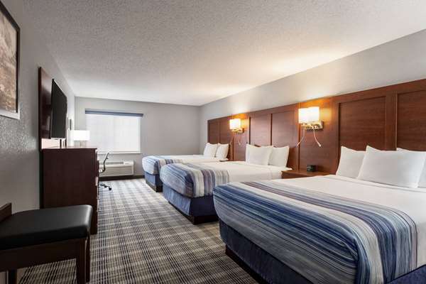 3 Queen Beds, Non-Smoking