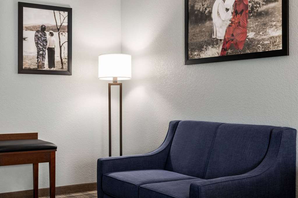 AMERICINN BY WYNDHAM WILLIAMSBURG-guestroom-Guest Room,Suite,On-Site.jpg