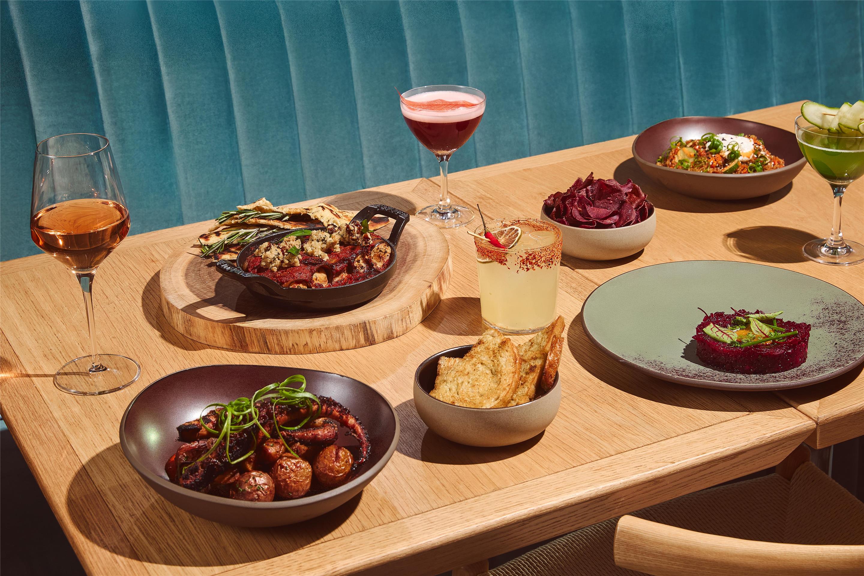 Wyn Wyn dinner spread | Arlo Wynwood