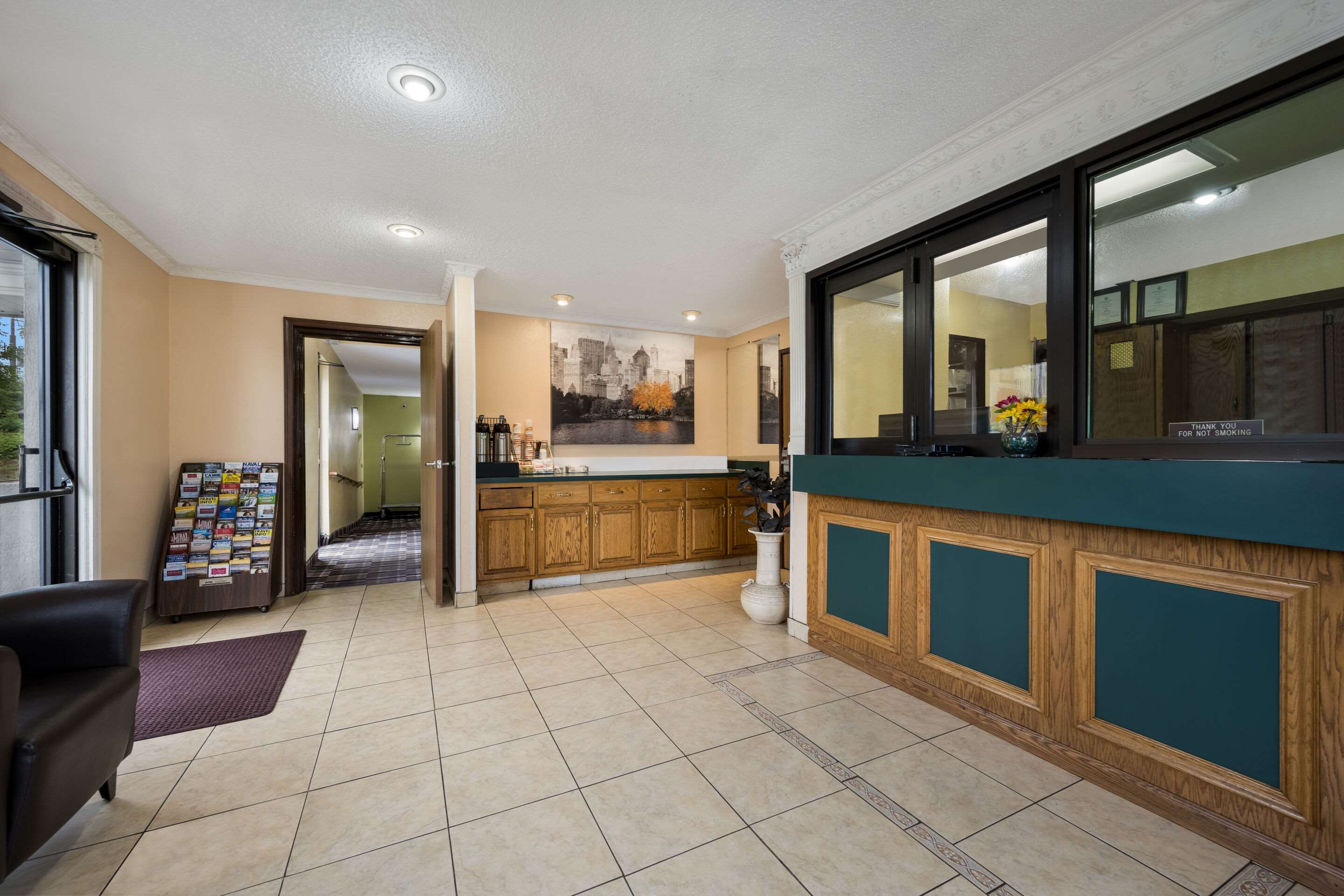 Hotel lobby | Econo Lodge Spotsylvania Town Center