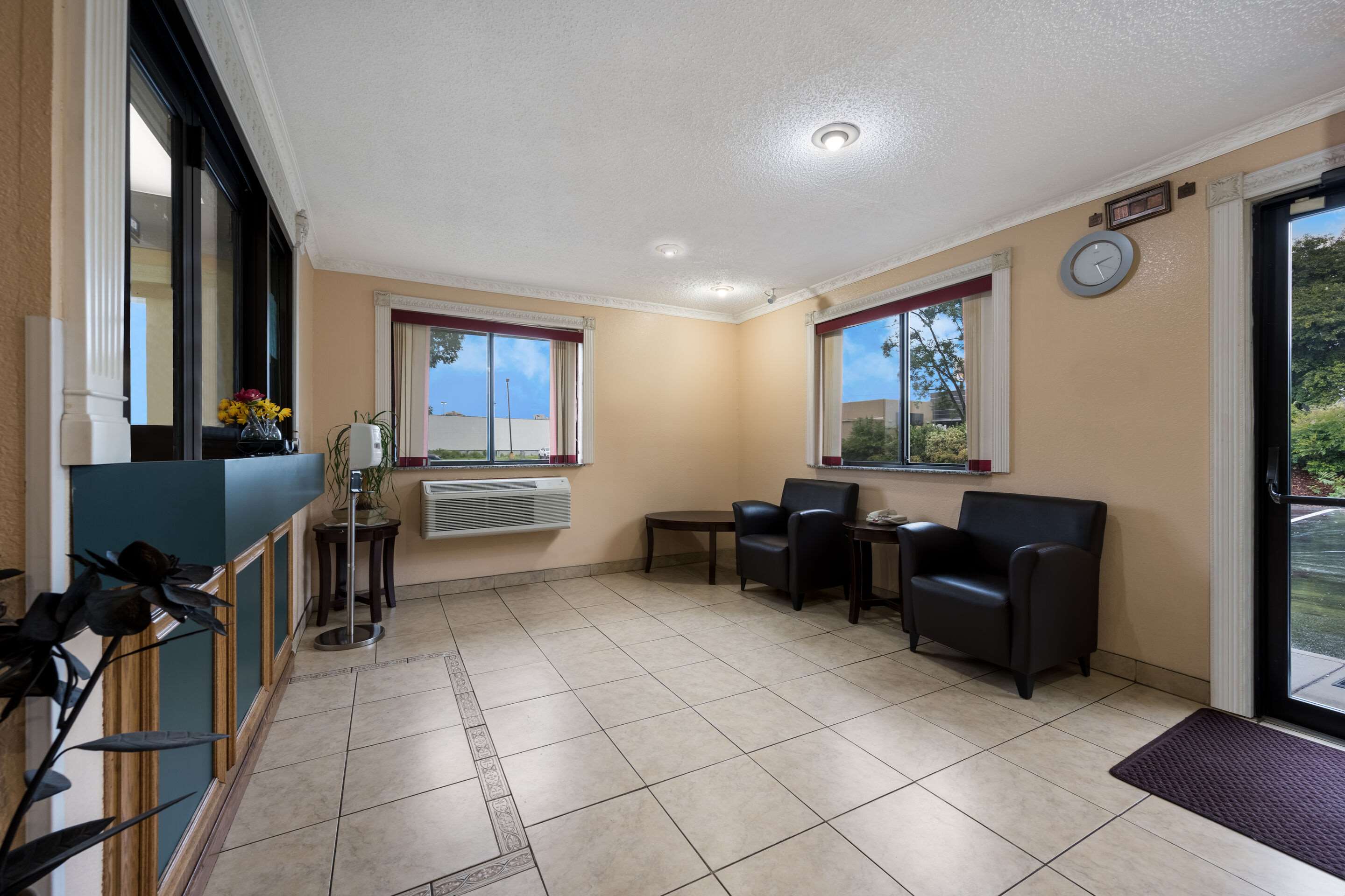 Hotel lobby | Econo Lodge Spotsylvania Town Center