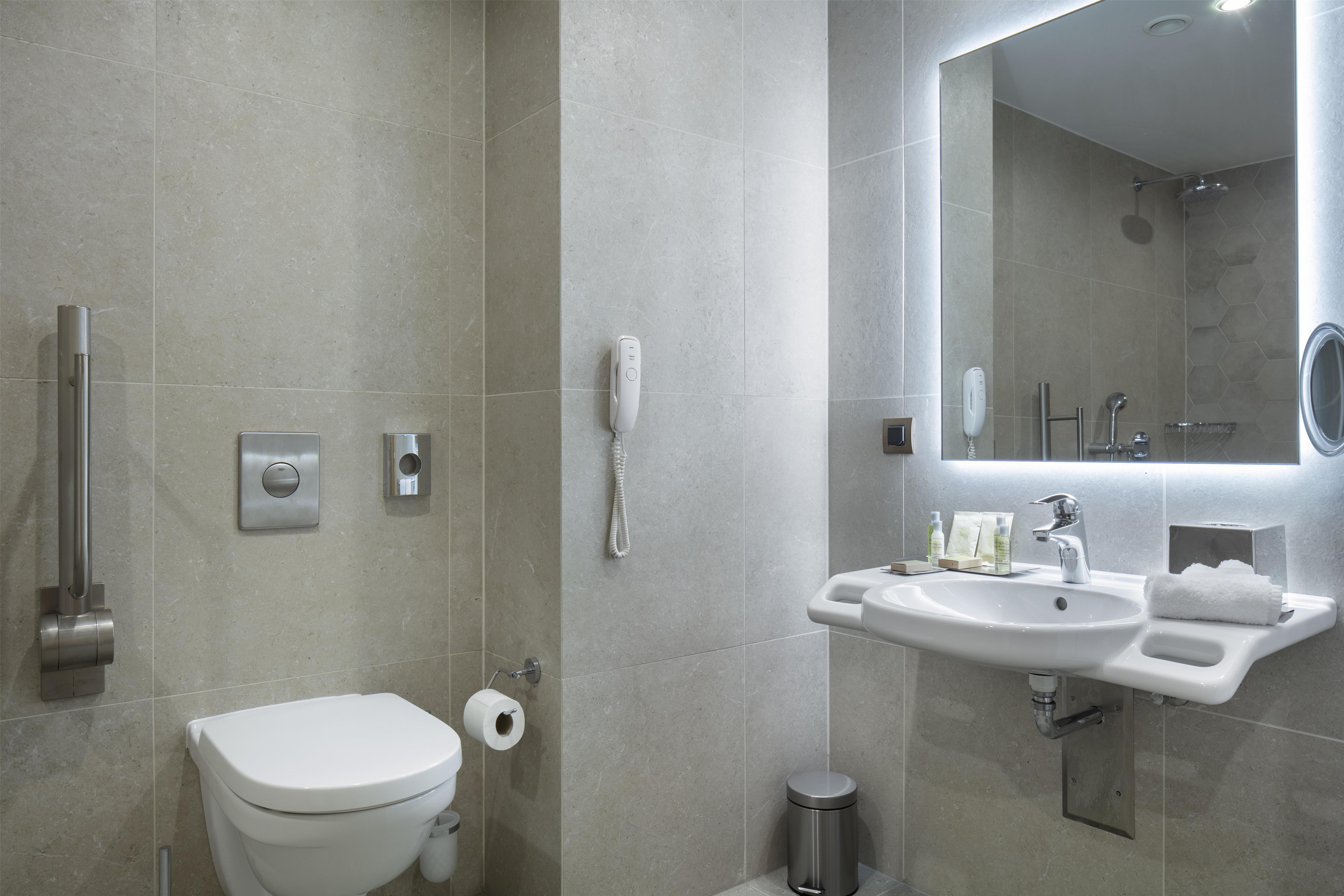 DoubleTree by Hilton Plovdiv Center Room Type - WHEELCHAIR ACCESSIBLE ROOM