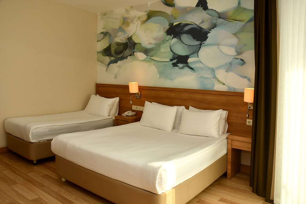 WYNDHAM GARDEN LARA-guestroom-Guest Room,On-Site.jpg