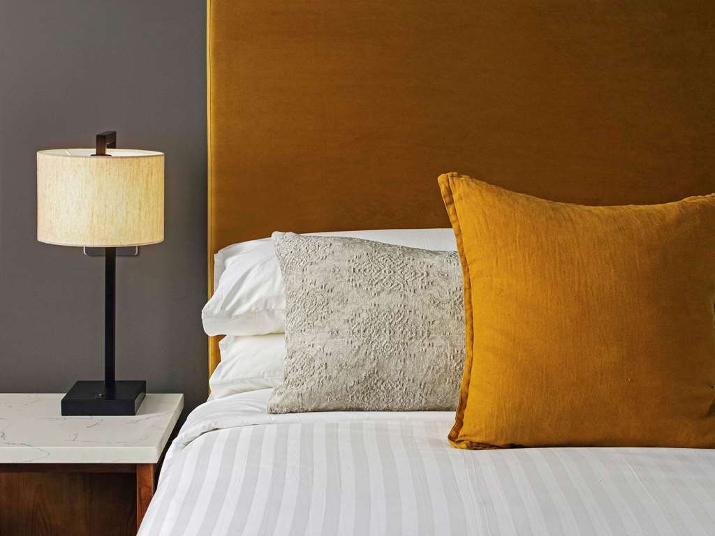 MANTRA TRARALGON Room Type - Deluxe King Room