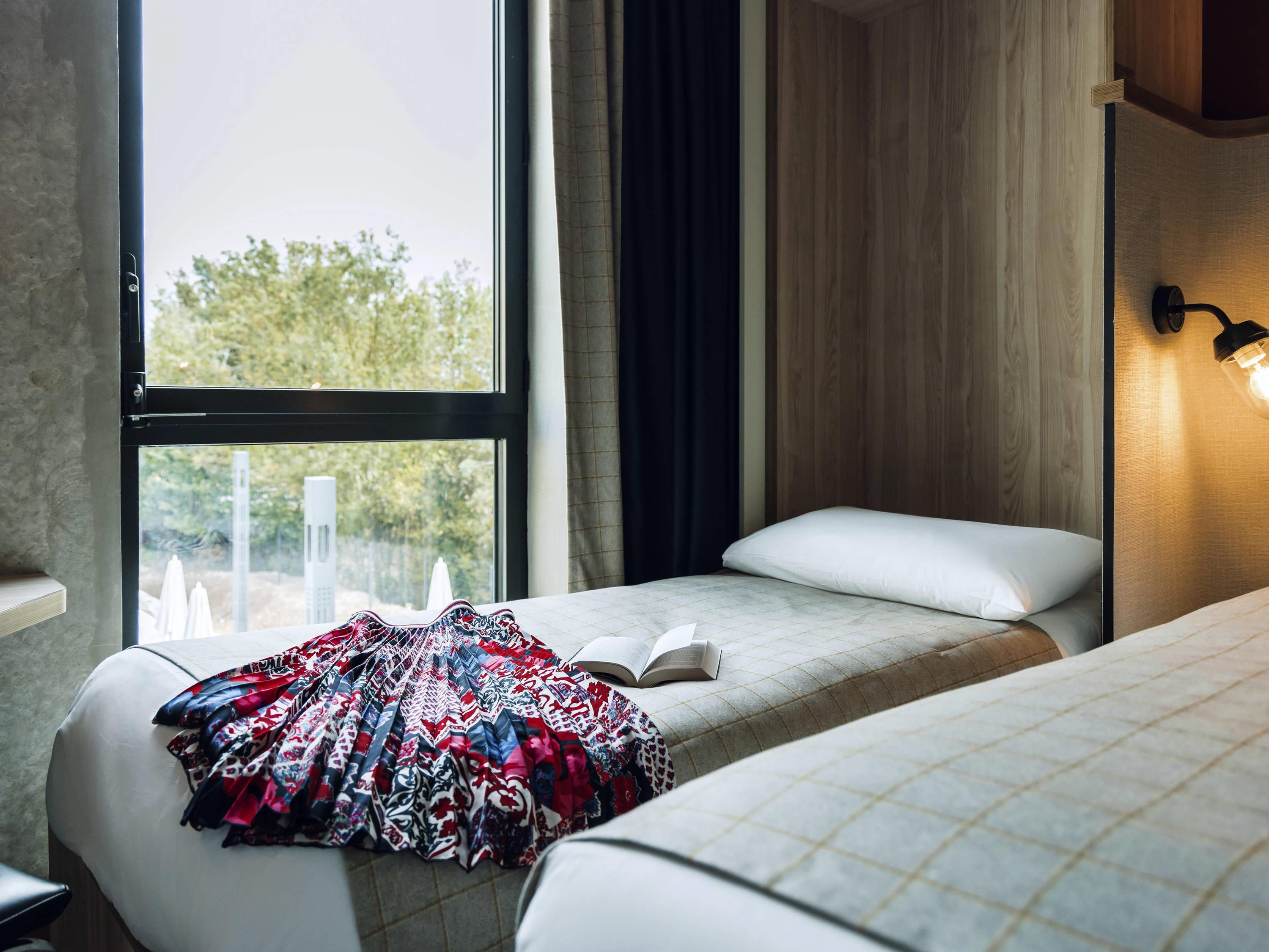 ibis Styles La Rochelle Centre Gare Room Type - Standard room - 2 single beds and one single bed