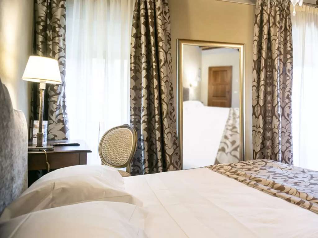 PALAZZO LEOPOLDO-guestroom-Guest Room,On-Site.jpg