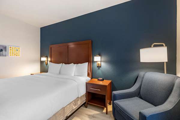  - Comfort Inn & Suites Bennett - I-70, Exit 304