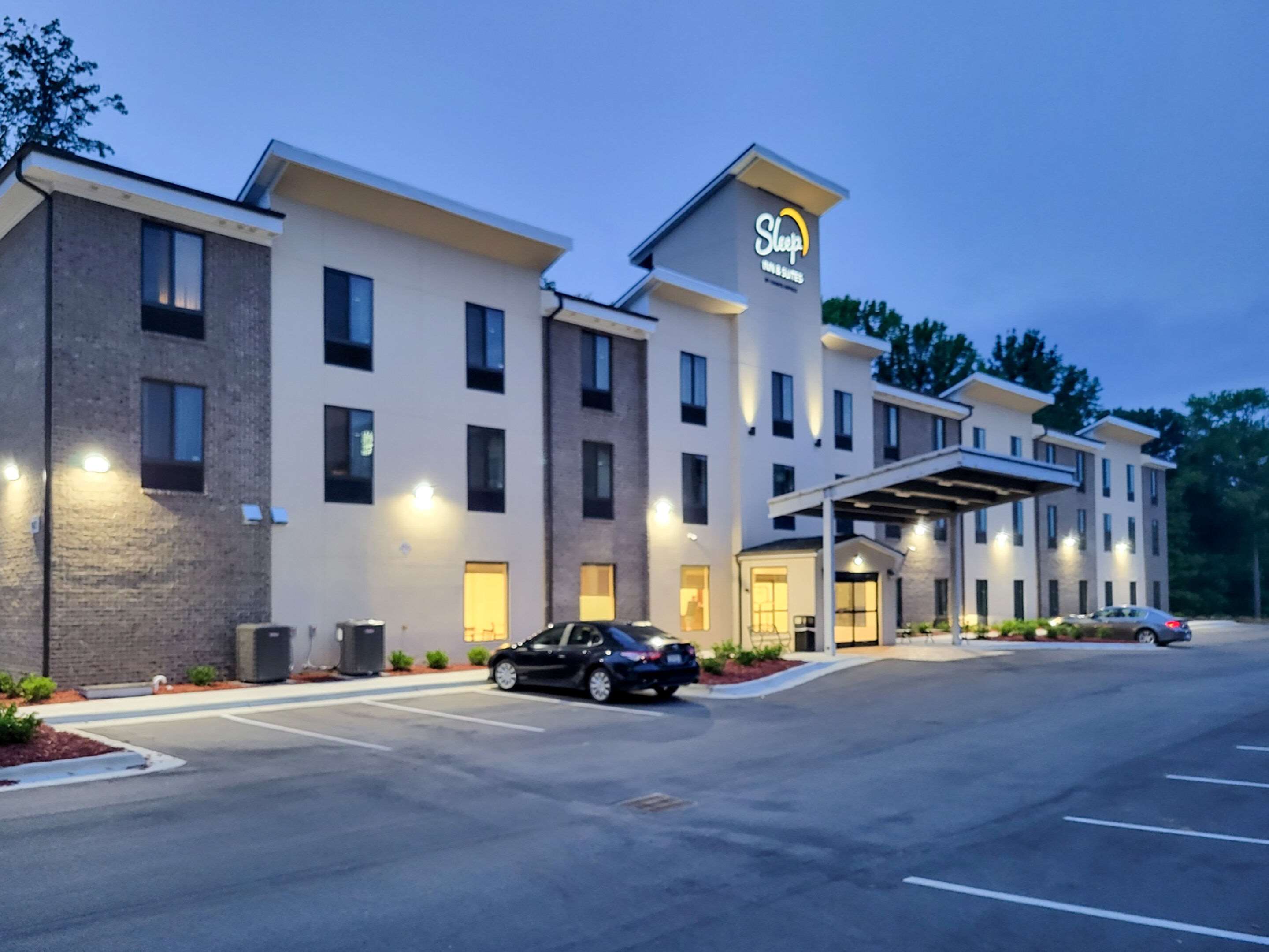Hotel exterior | Sleep Inn & Suites - Coliseum Area