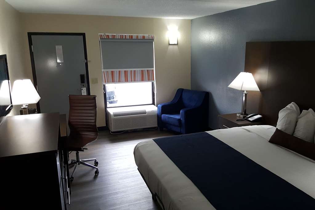 BAYMONT RIDGELAND I-95-guestroom-Guest Room,On-Site.jpg