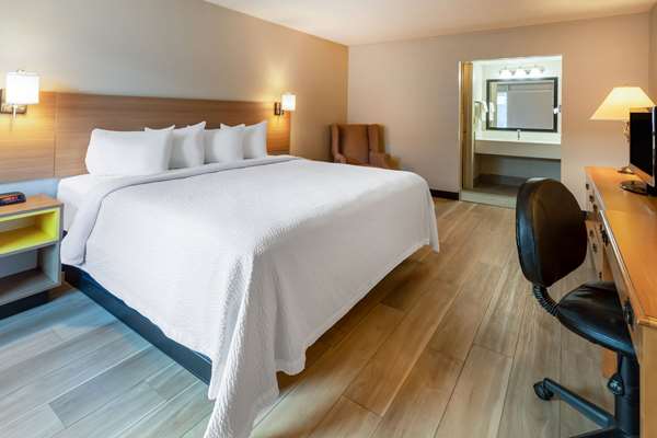  - Days Inn Birch Run - I-75, Exit 136