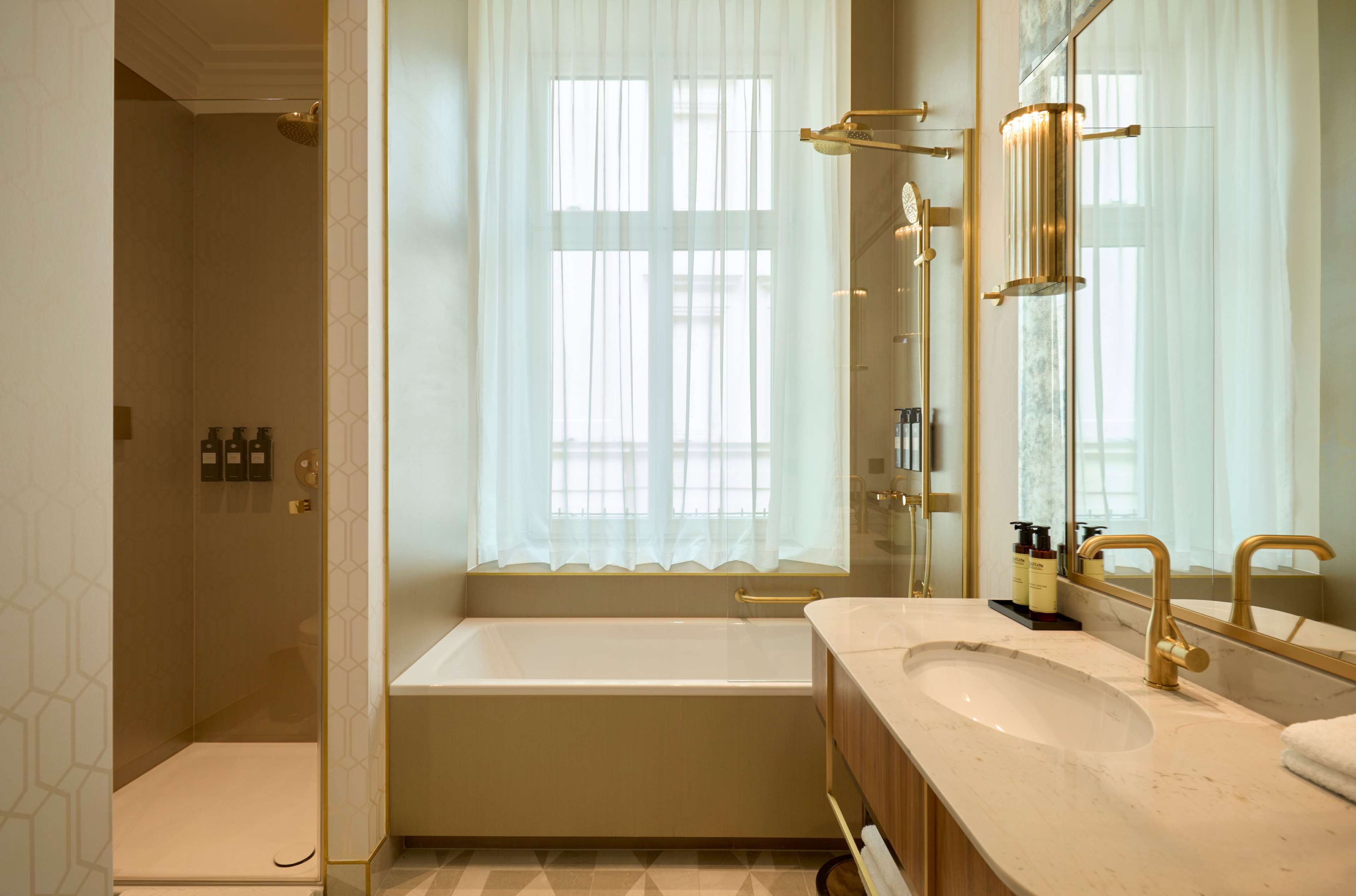 Hotel Saski Krakow, Curio collection by Hilton Room Type - KING ONE BEDROOM SUITE