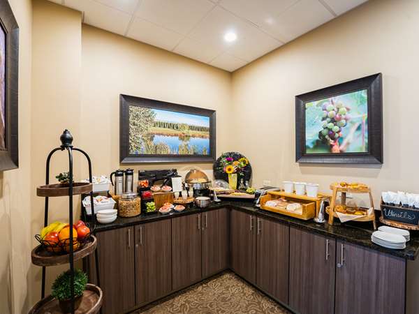 Amenities - Hotel Maison Yakima - I-82, Exit 33