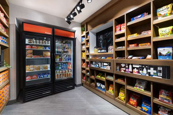 Restaurant - Hampton Inn & Suites Marina