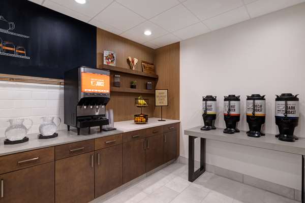 Amenities - Hampton Inn & Suites Marina