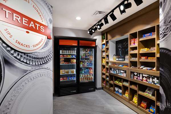 Restaurant - Hampton Inn & Suites Marina