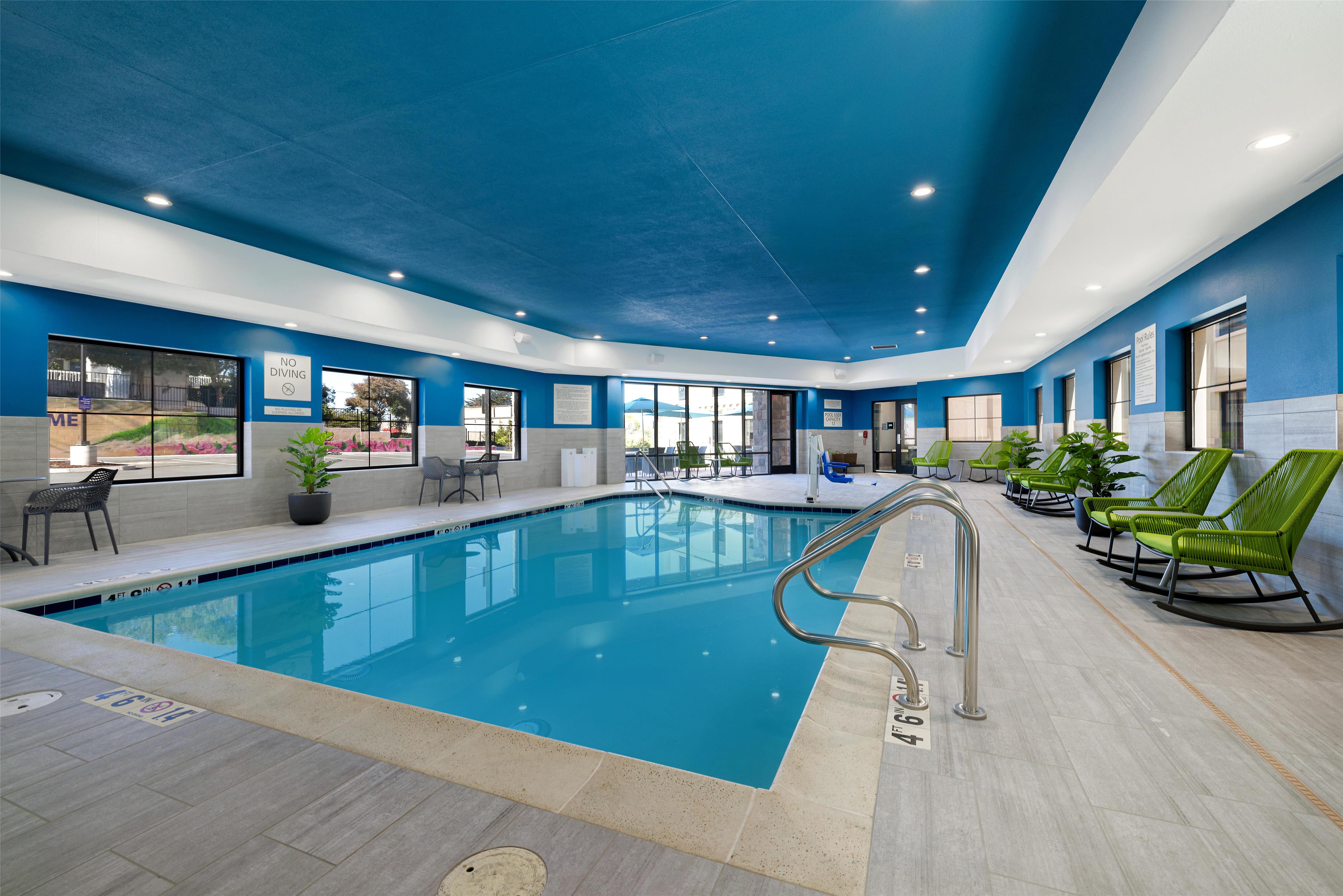 Pool | Hampton Inn & Suites Marina