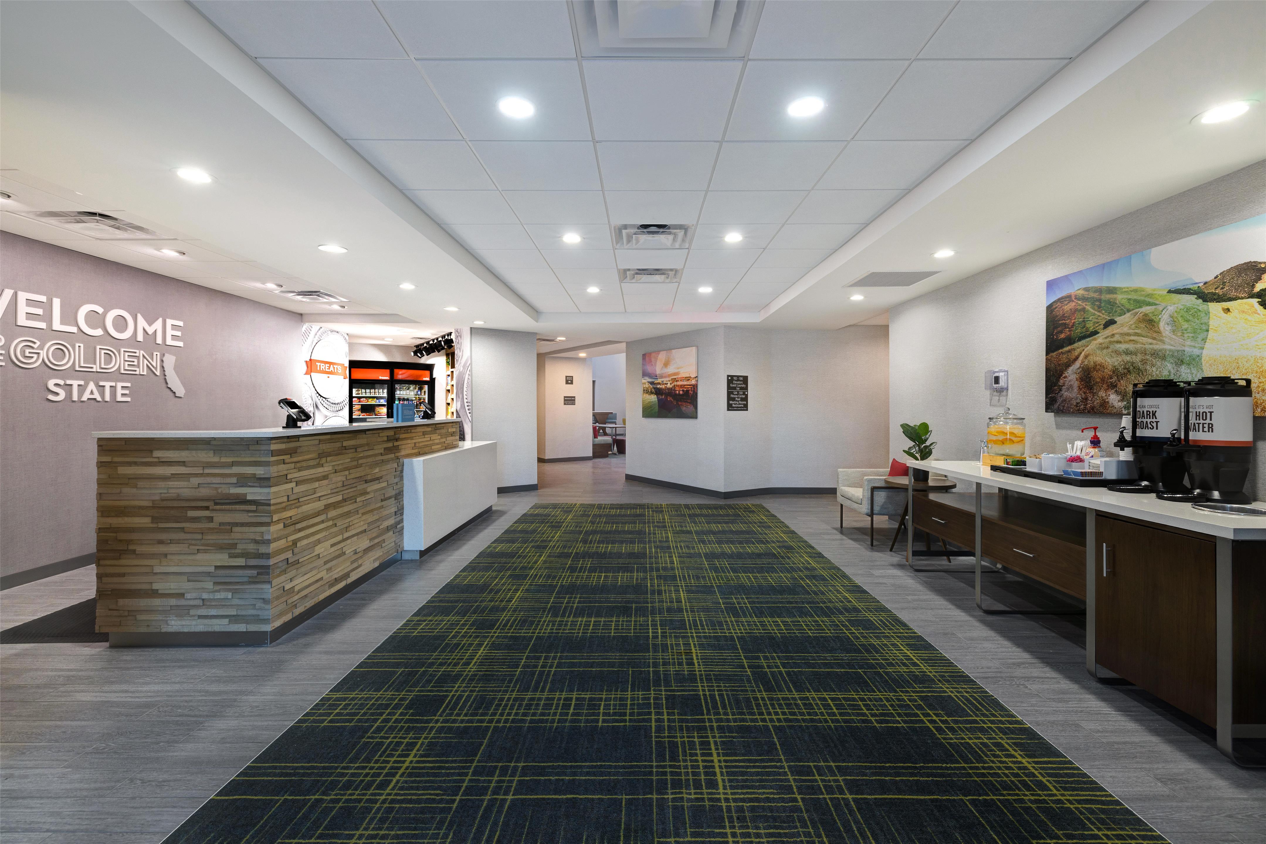 Reception | Hampton Inn & Suites Marina