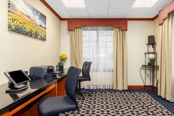 Conference Area - Baymont Inn & Suites Pratt