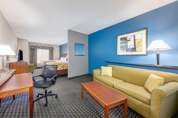 Suite - Baymont Inn & Suites Pratt