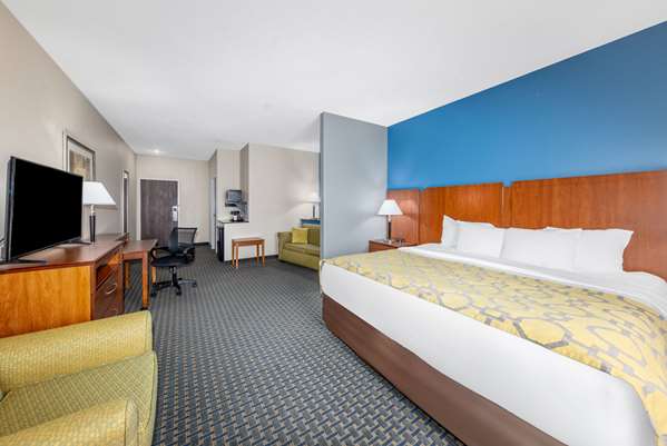 Suite - Baymont Inn & Suites Pratt