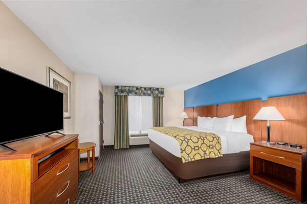 Suite - Baymont Inn & Suites Pratt