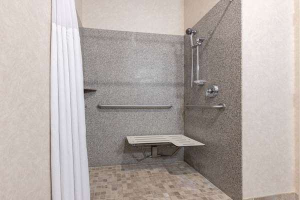  - Baymont Inn & Suites Pratt