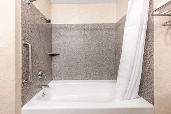  - Baymont Inn & Suites Pratt