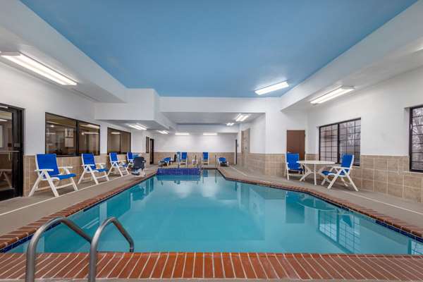 Pool - Baymont Inn & Suites Pratt