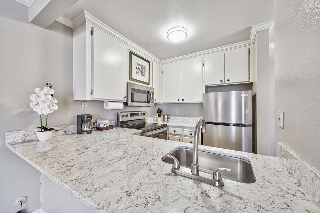 FOREST SUITES RESORT-guestroom-Guest Room,Guest Room Amenity,Kitchen/Kitchenette,Suite,On-Site.jpg