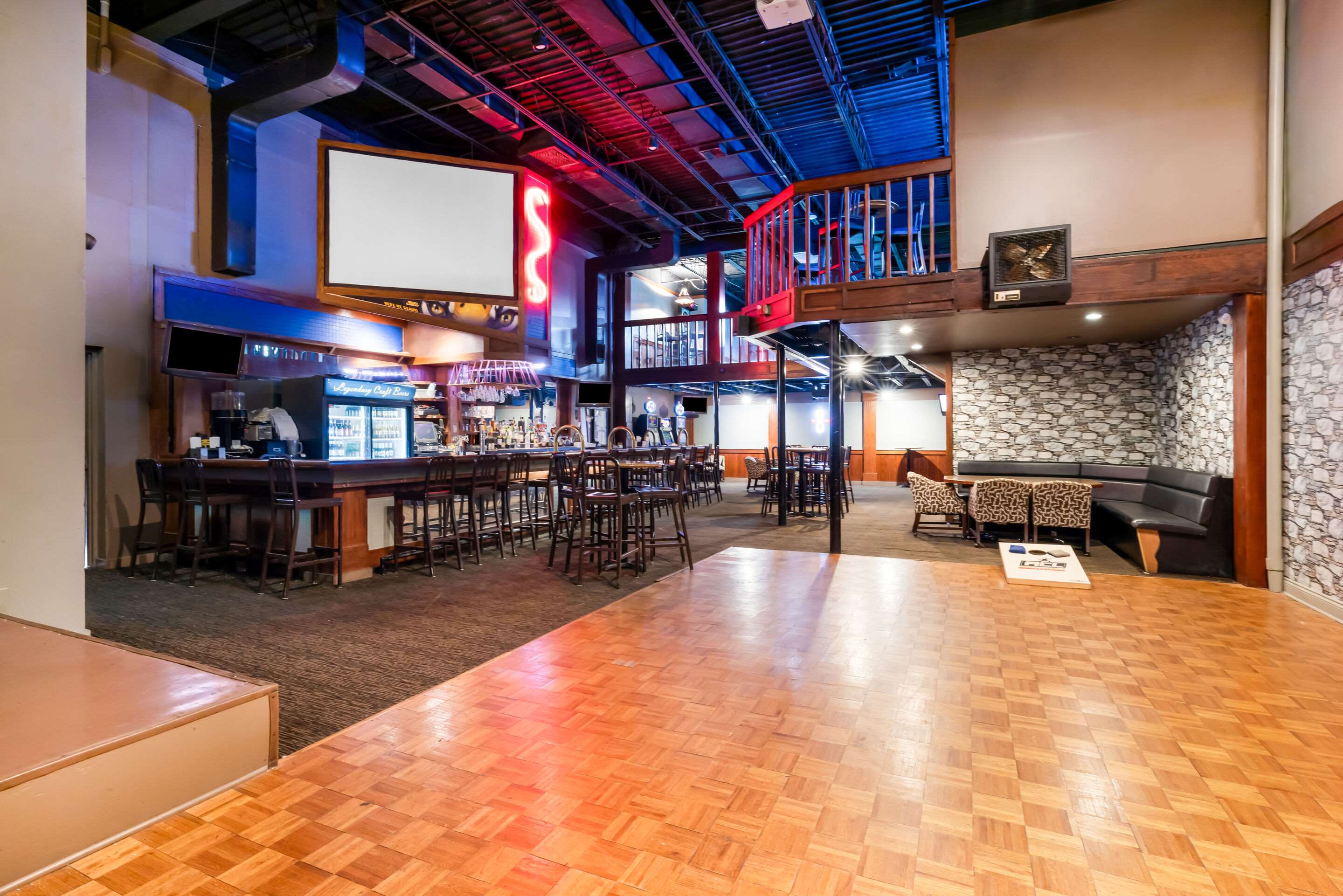 BAR w Big Screen | Quality Inn Morgan City