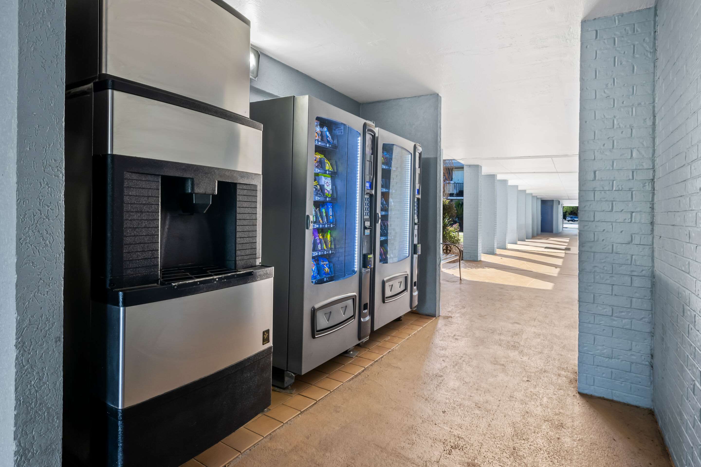 Hotel vending area | Quality Inn Morgan City