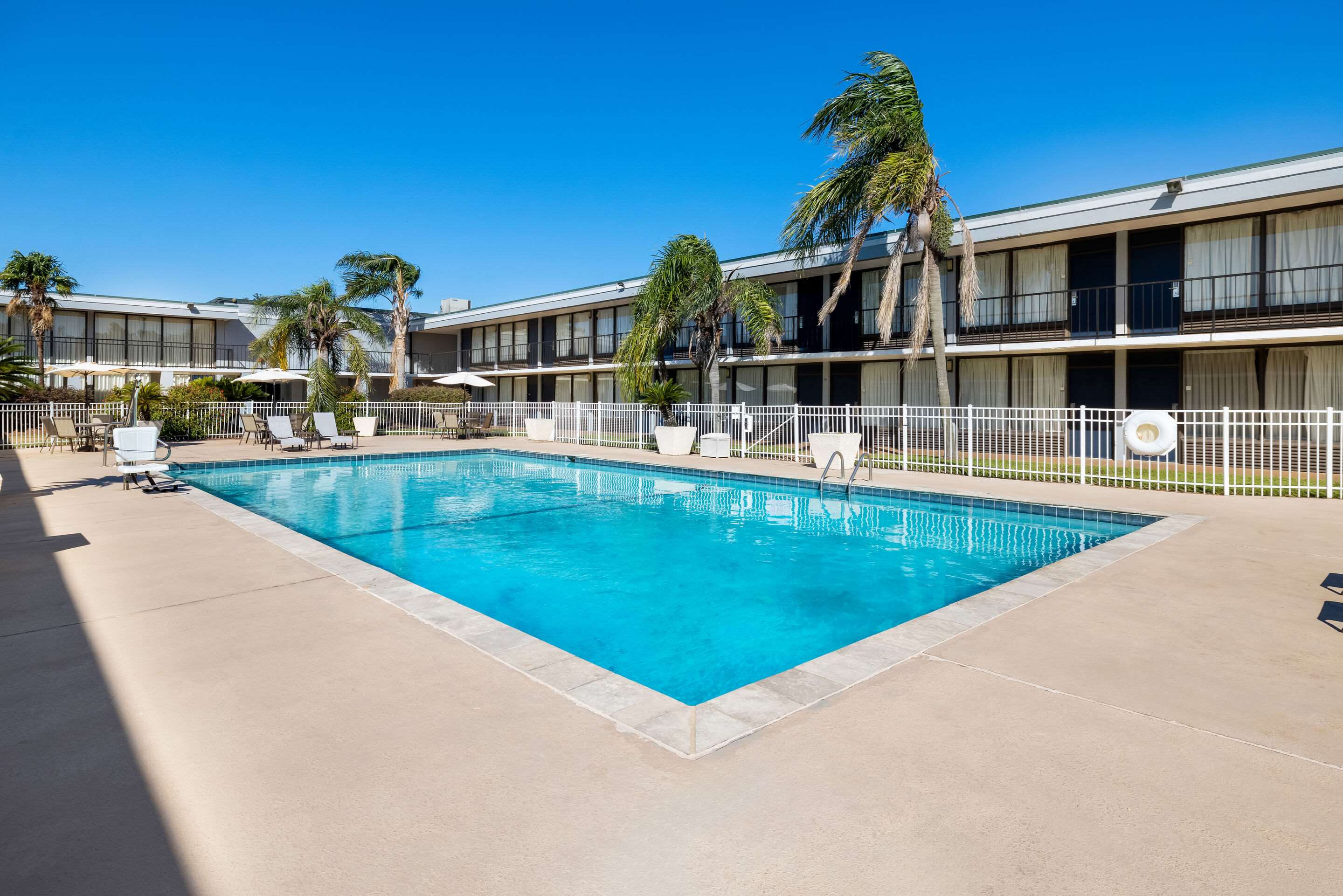 Outdoor pool | Quality Inn Morgan City