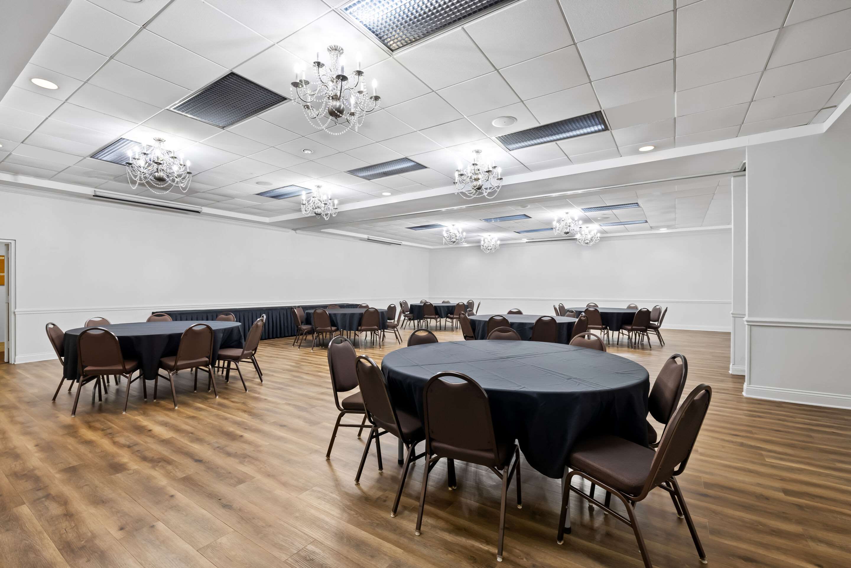 Large space for receptions, parties, anniversaries, and business | Quality Inn Morgan City
