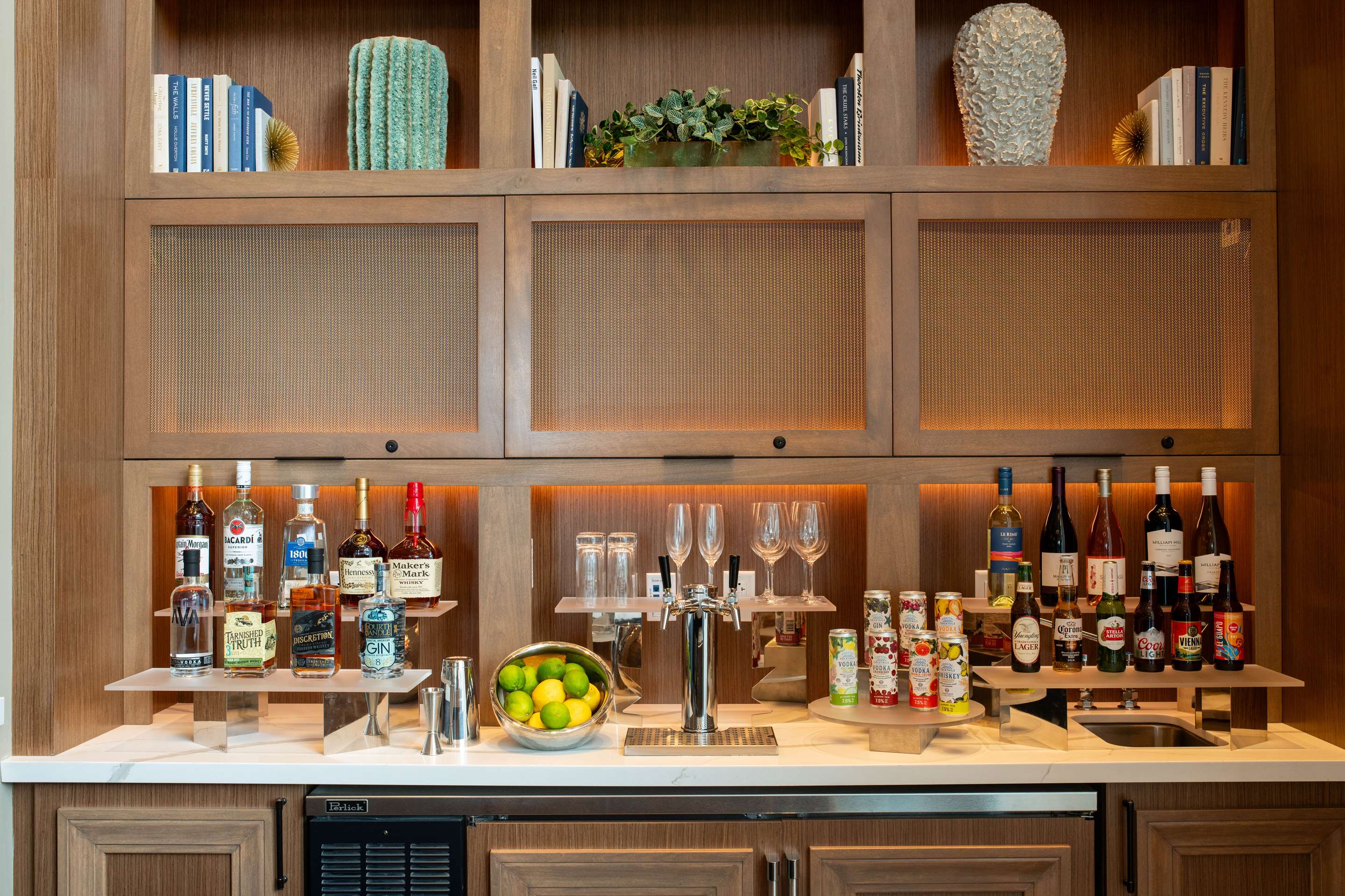 BarLounge | Embassy Suites by Hilton Virginia Beach Oceanfront Resort