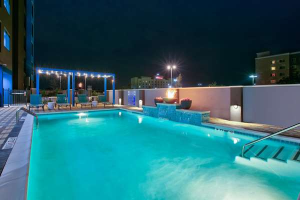 Pool - Tru by Hilton Hotel San Antonio at the Rim - I-10, Exit 555